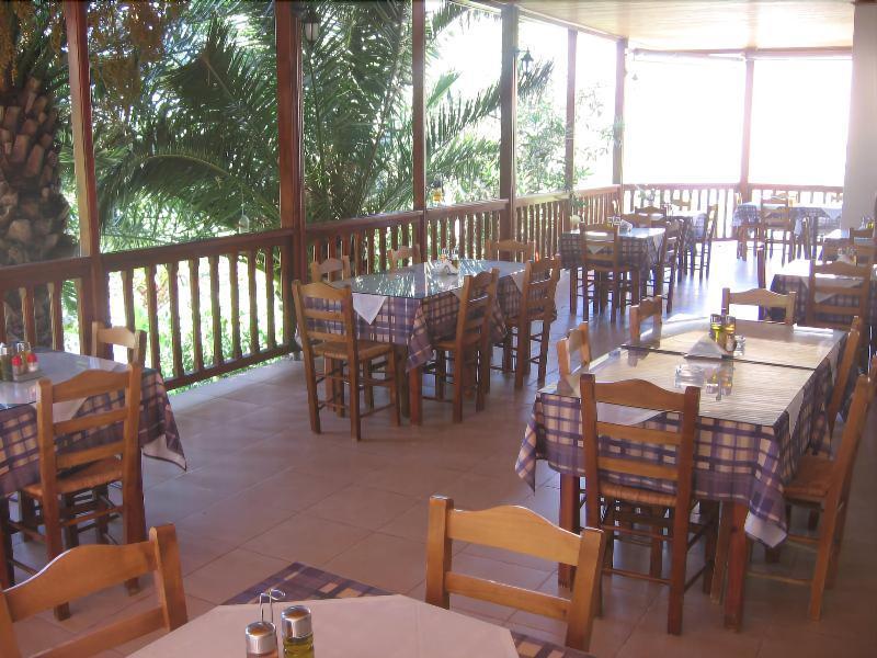 Ammoudi Hotel Damnoni Ngoại thất bức ảnh